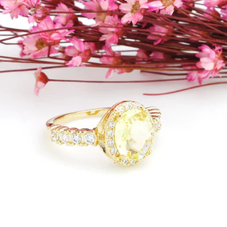 Anel Cravejado com Zircônias Oval Banhado a Ouro