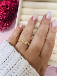 Anel Ondulado com Zircônias Ouro 18k