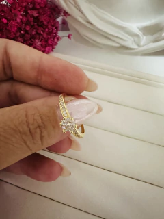 Anel Solitário com Zircônias Ouro 18k