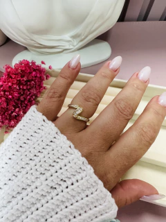 Anel Z Cravejado com Zircônias Ouro 18k