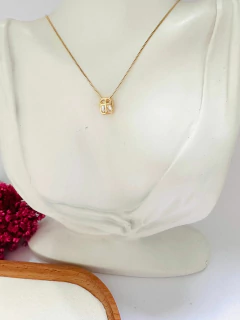 Colar Cruz com Zircônia Pequeno Banhado a Ouro e Prata