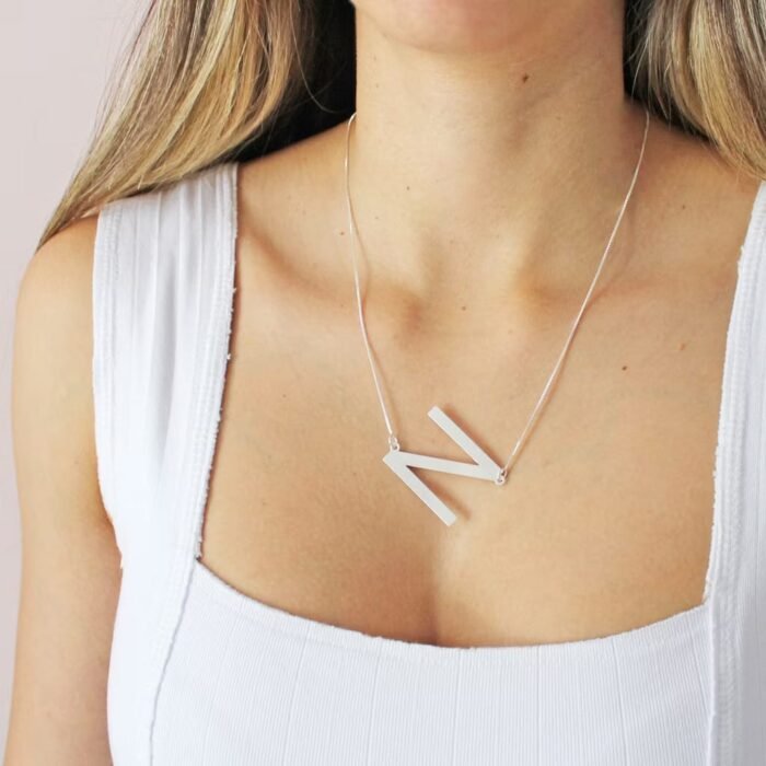 Colar Letra Inicial Grande Banhado a Prata