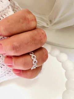 Anel Trevo com Zircônias Banhado a Ouro e Prata