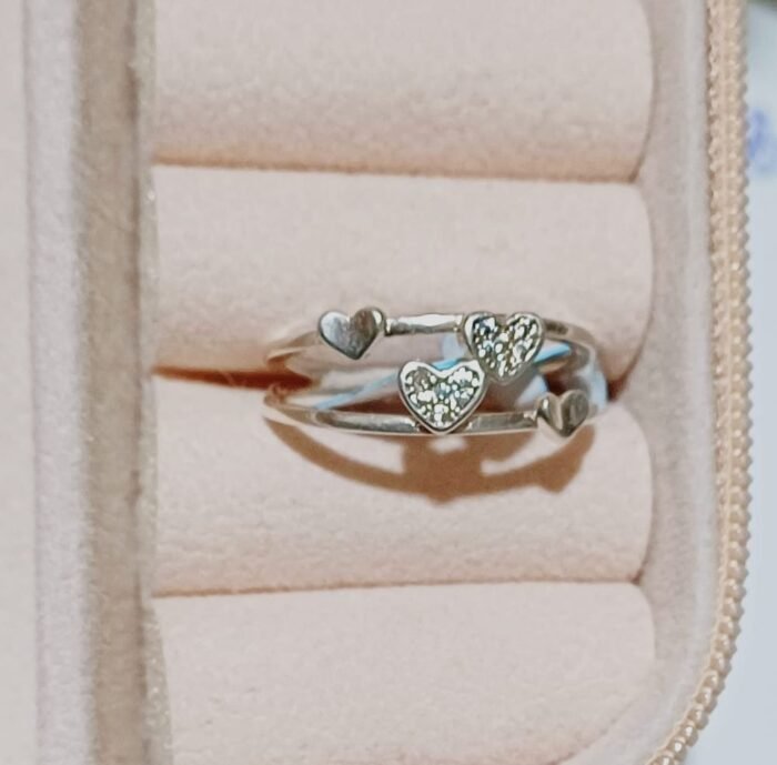 Anel Coraçãozinhos com Microzircônias Banhado a Prata