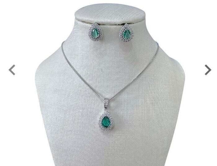 Conjunto Banhado Ouro 18k e Prata Gota Cravejada