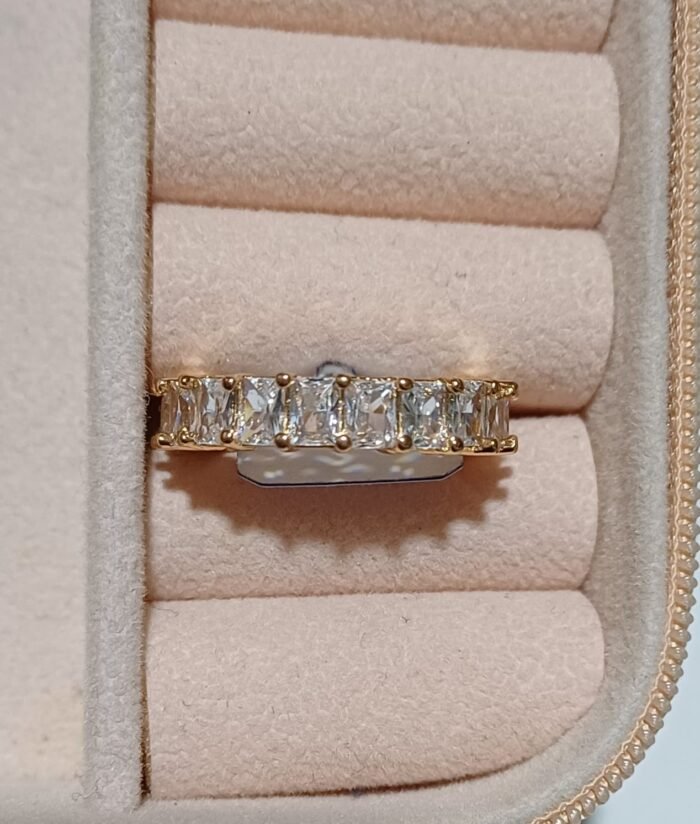 Anel Aparador com Zircônias em Volta Banhado a Ouro