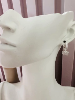 Argolinha Lacinho Cravejada em Prata