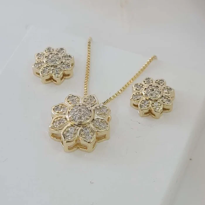 Conjunto Colar e Brinco Flor Cravejado Ouro 18K