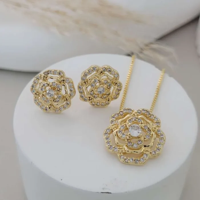 Conjunto Colar e Brinco Rosa Cravejada Ouro 18K