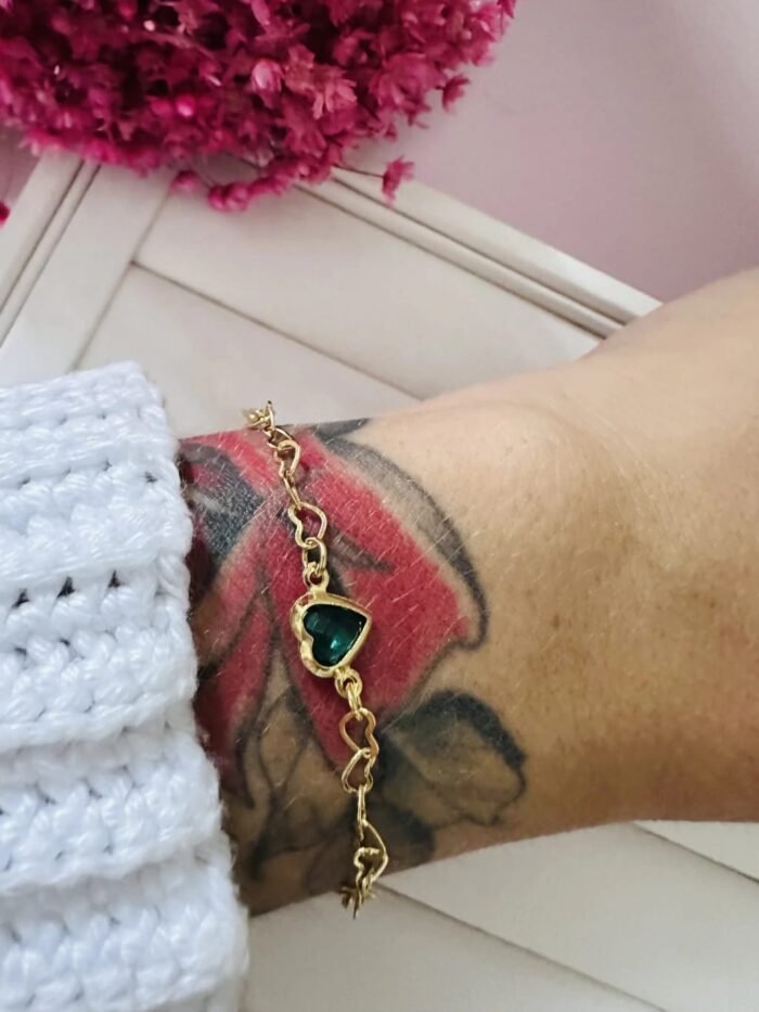 Pulseira Coração com Pingente Verde Banhada a Ouro